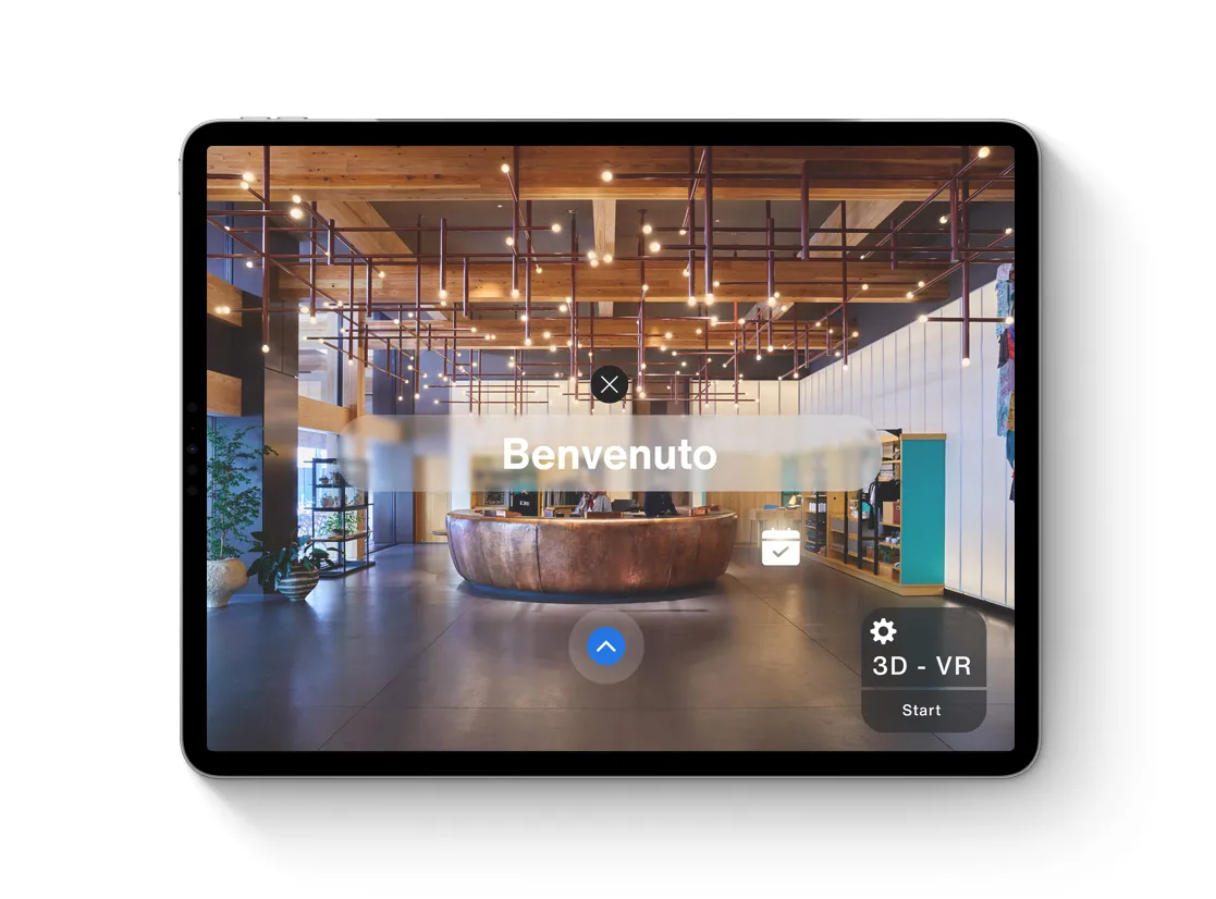 Tablet con visualizzato sullo schermo un virtual tour di una lobby di un Hotel e icone per interagire con l'ambiente virtuale. 