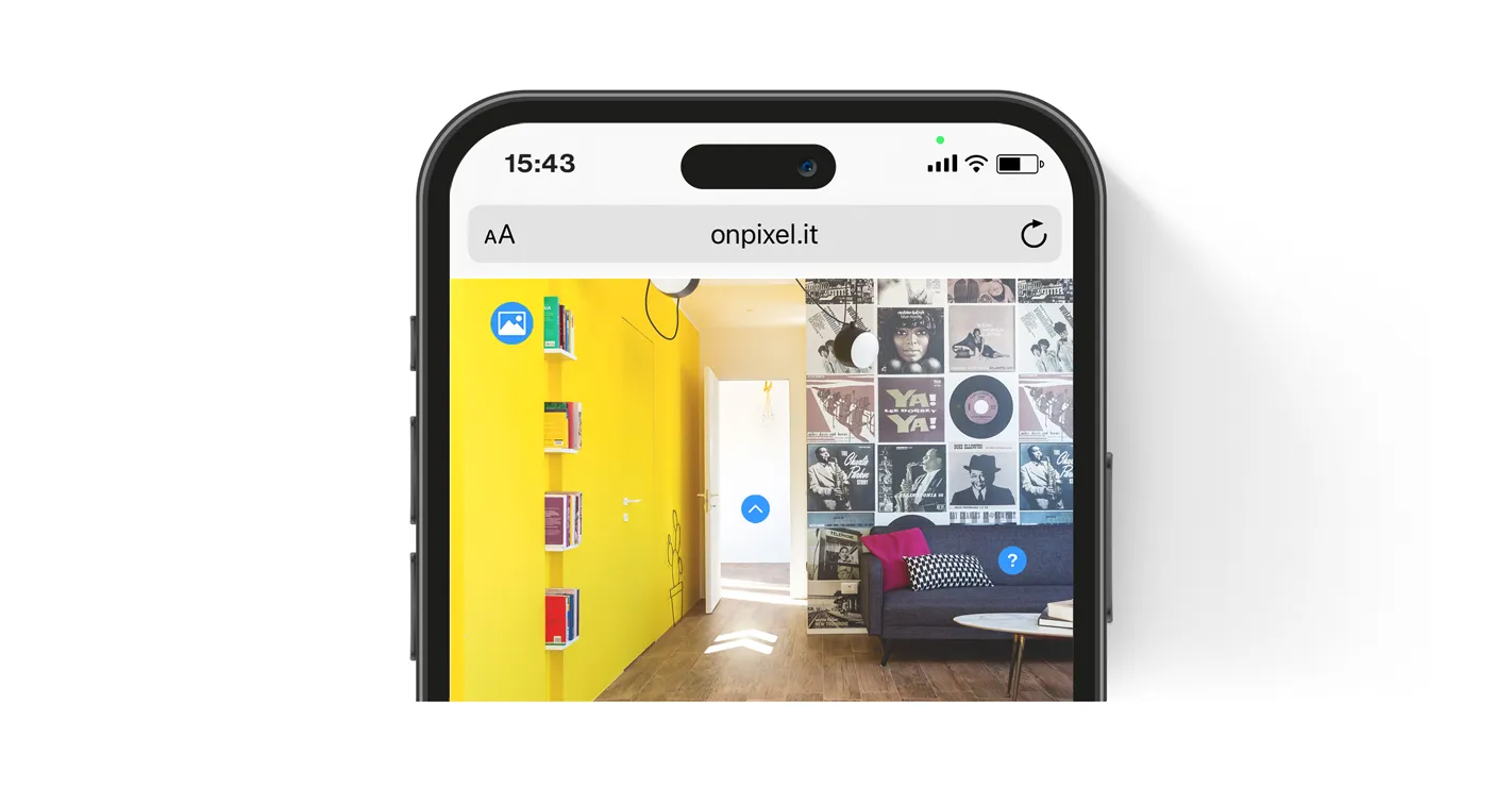 Smartphone con visualizzato un Virtual Tour con una stanza con pareti colorate gialle e icone. 